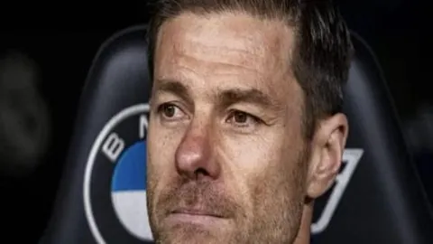 科比逆境逆袭狂砍27分，开局失利仍无力扭转战局